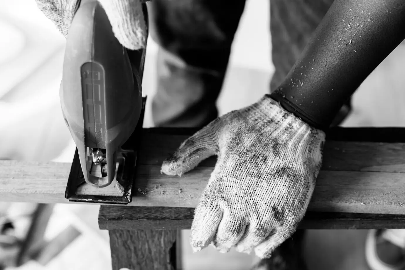 Konzept: Menschen renovieren das Haus